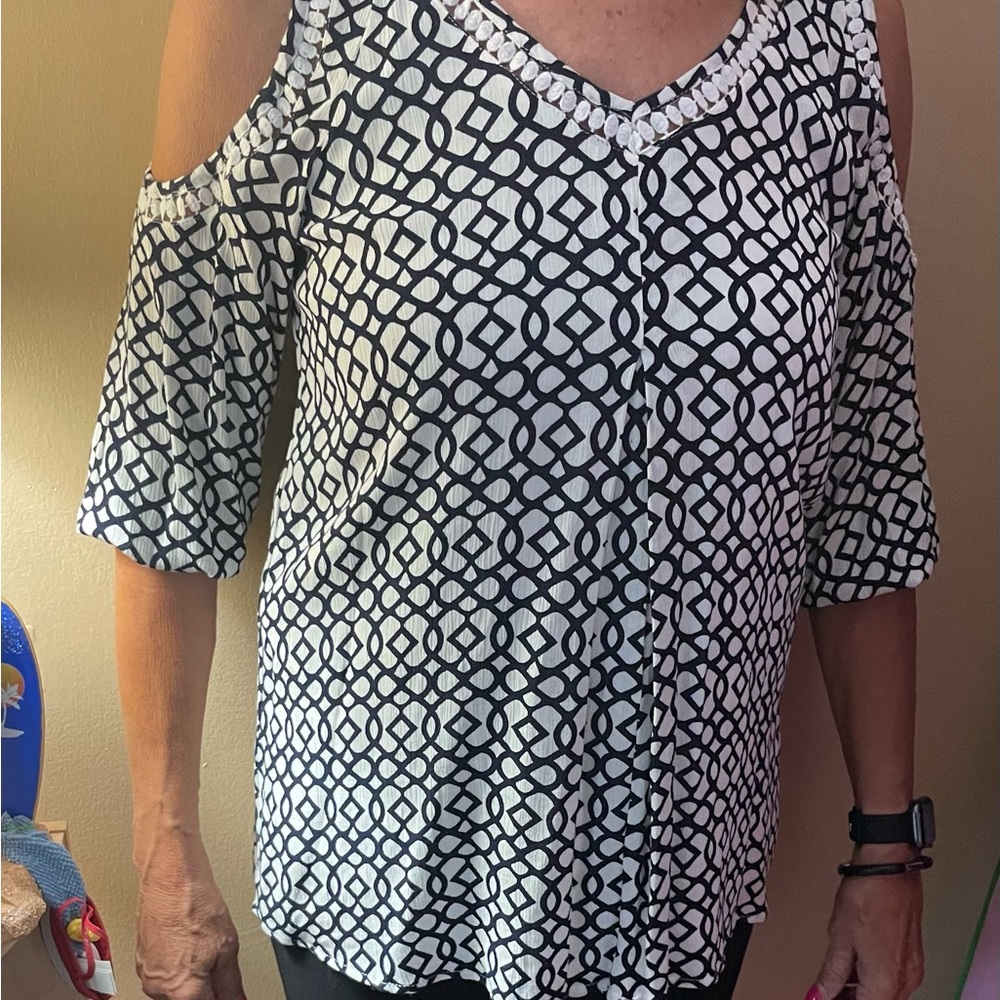 Cold shoulder spring top.